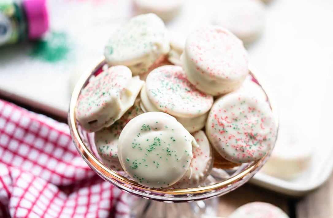 White Chocolate Peanut Butter Ritz Cracker Valentine Cookies